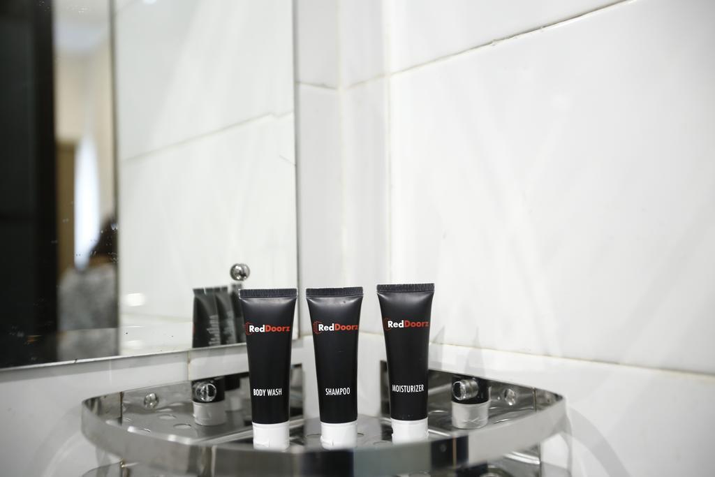 Reddoorz @ Gajah Mada Hotel Jakarta Ngoại thất bức ảnh