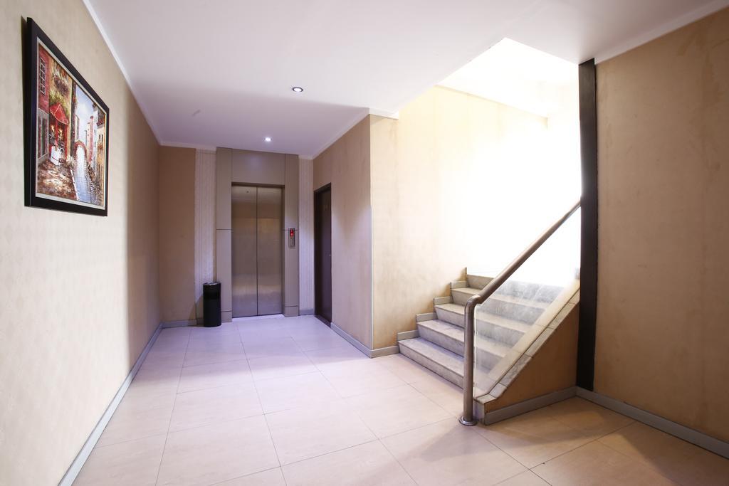Reddoorz @ Gajah Mada Hotel Jakarta Ngoại thất bức ảnh
