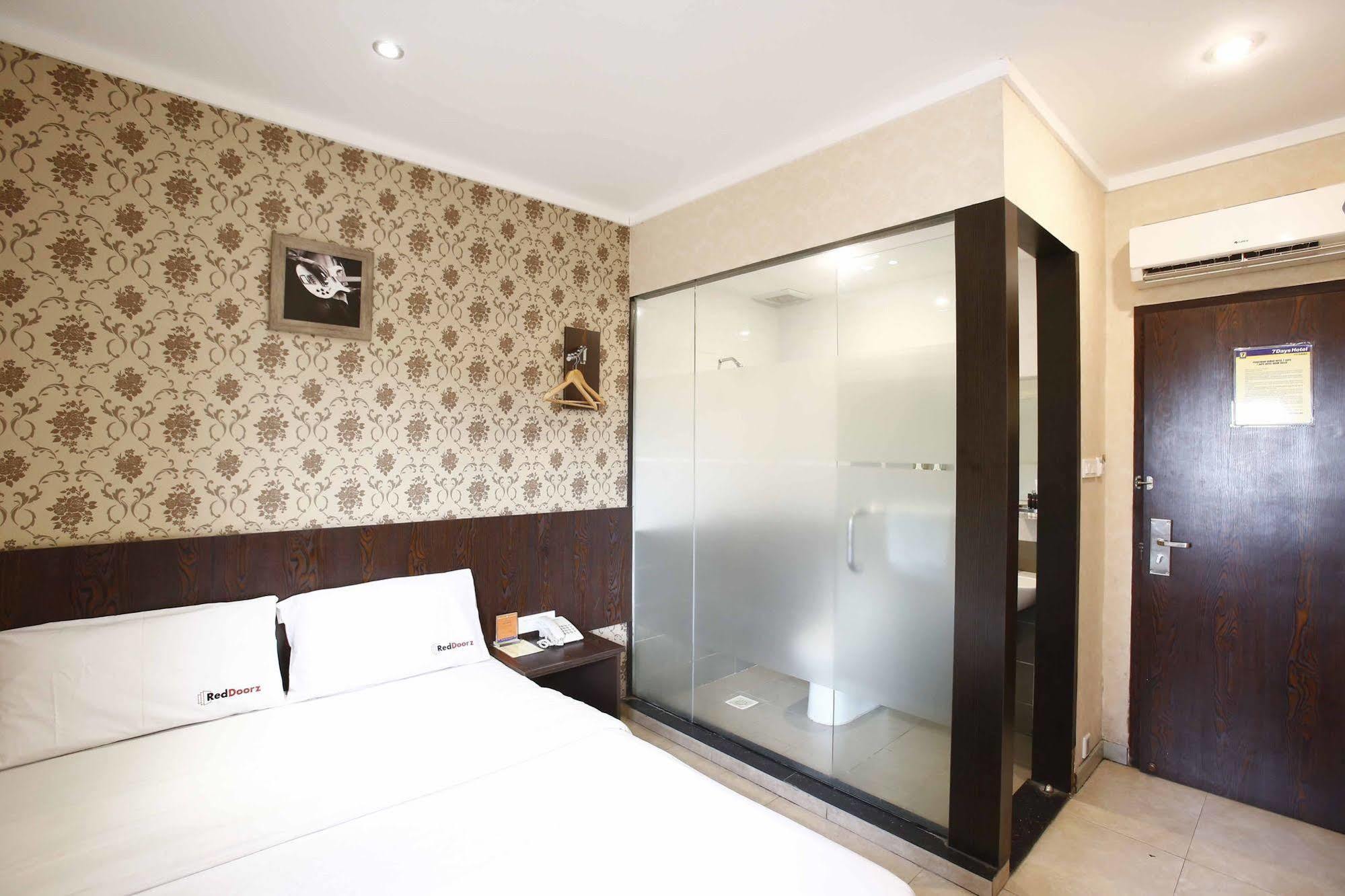 Reddoorz @ Gajah Mada Hotel Jakarta Ngoại thất bức ảnh