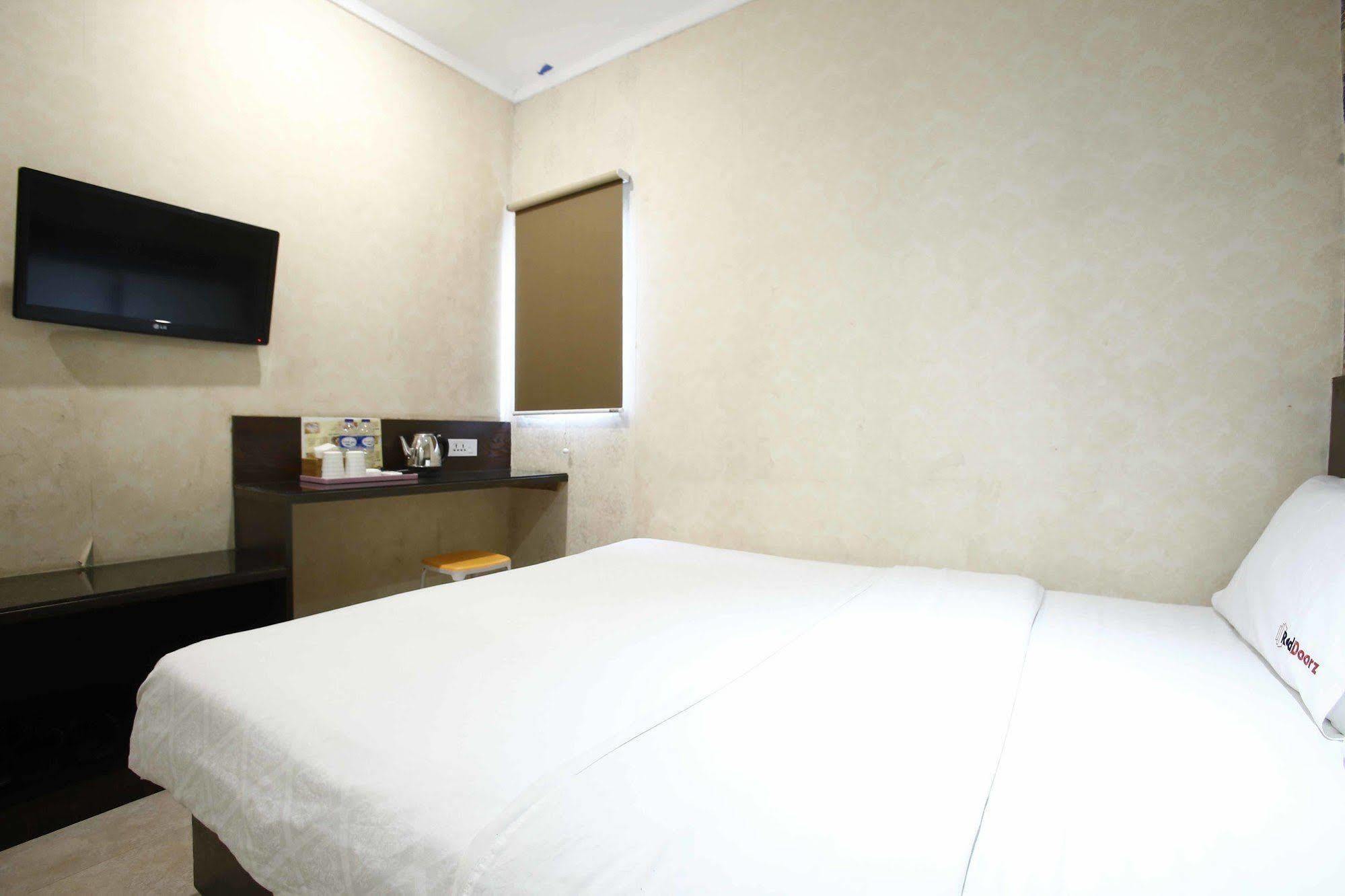 Reddoorz @ Gajah Mada Hotel Jakarta Ngoại thất bức ảnh