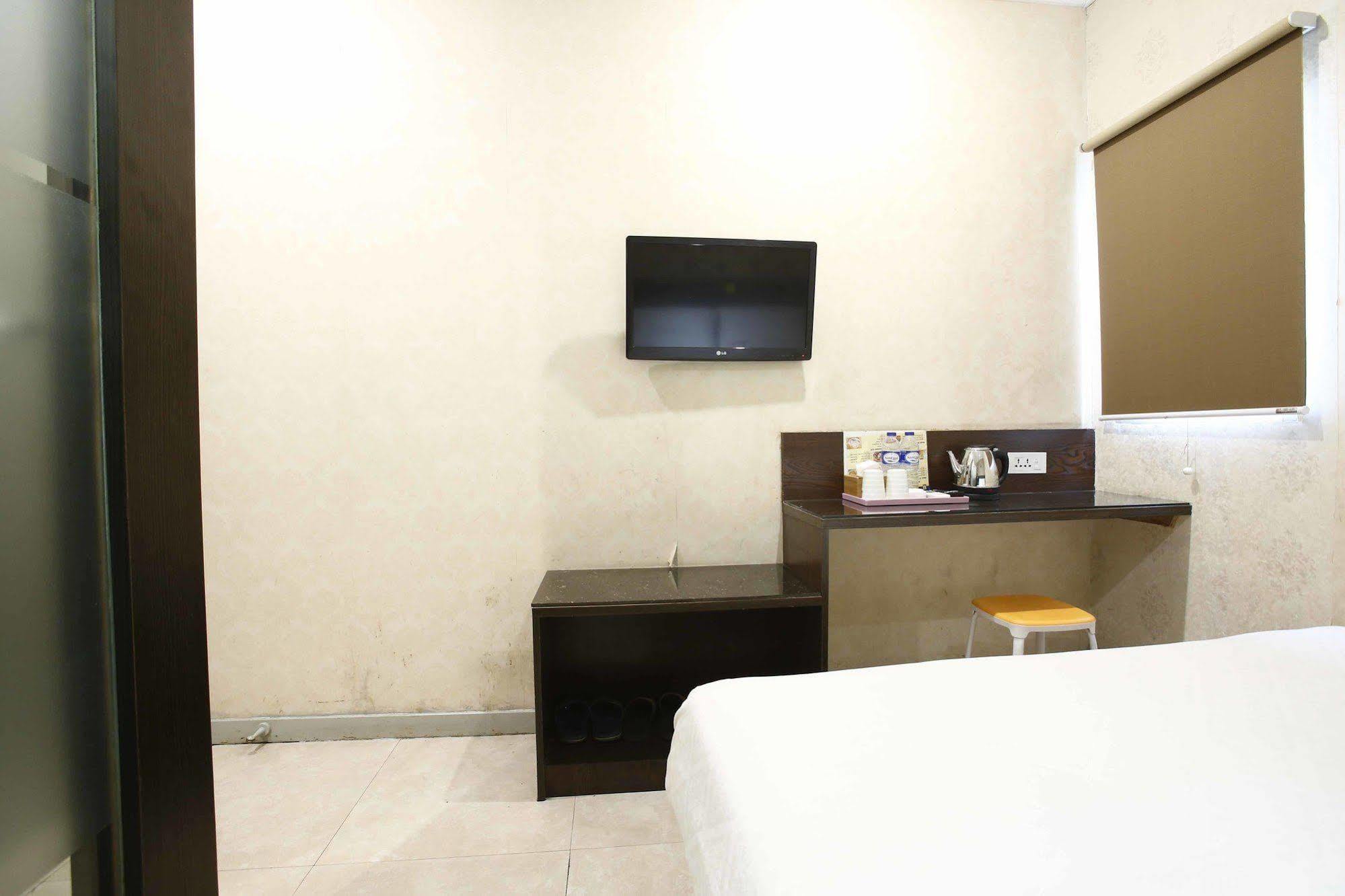 Reddoorz @ Gajah Mada Hotel Jakarta Ngoại thất bức ảnh